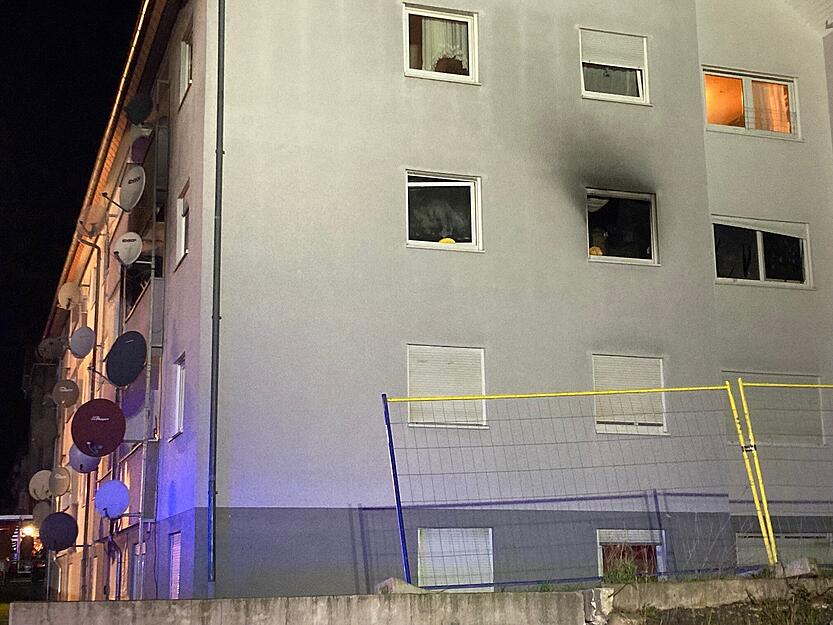 In einer Wohnung im zweiten Stockwerk brach das Feuer aus. In einer Wohnung im zweiten Stockwerk brach das Feuer aus.