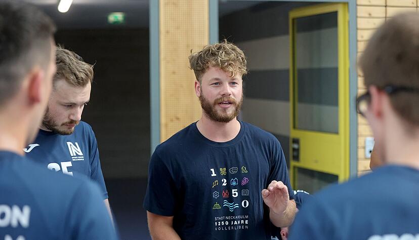 Hingehört und aufgepasst: In Neckarsulm gibt Trainer Jonas Heilmann die Richtung vor. Qualitativ dürfte sich sein Kader verbessert haben. Hingehört und aufgepasst: In Neckarsulm gibt Trainer Jonas Heilmann die Richtung vor. Qualitativ dürfte sich sein Kader verbessert haben.