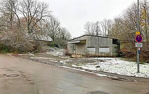 In diesem Geb&auml;ude im Kirchardter Industriegebiet "Wimpfener Grund" fand die Polizei am Donnerstag vor zwei Wochen verschiedene Chemikalien.