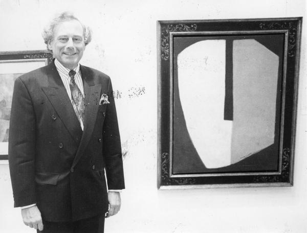 Februar 1989. Reinhold Würth ist leidenschaftlicher Kunstsammler. Durch die Kunstaktivitäten erhöht sich der Bekanntheitsgrad seines Unternehmens deutlich. Kein anderer Privatmann in Baden-Württemberg hat für die Kunst und Kultur der Landes so viel getan. Februar 1989. Reinhold Würth ist leidenschaftlicher Kunstsammler. Durch die Kunstaktivitäten erhöht sich der Bekanntheitsgrad seines Unternehmens deutlich. Kein anderer Privatmann in Baden-Württemberg hat für die Kunst und Kultur der Landes so viel getan.