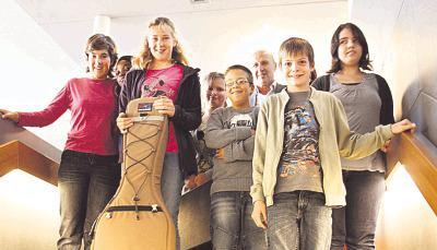 Nicht alltäglich: Kinder der Astrid-Lindgren-Schule singen und spielen in der Volkshochschule Neckarsulm.Foto: Barbara Barth Nicht alltäglich: Kinder der Astrid-Lindgren-Schule singen und spielen in der Volkshochschule Neckarsulm.Foto: Barbara Barth