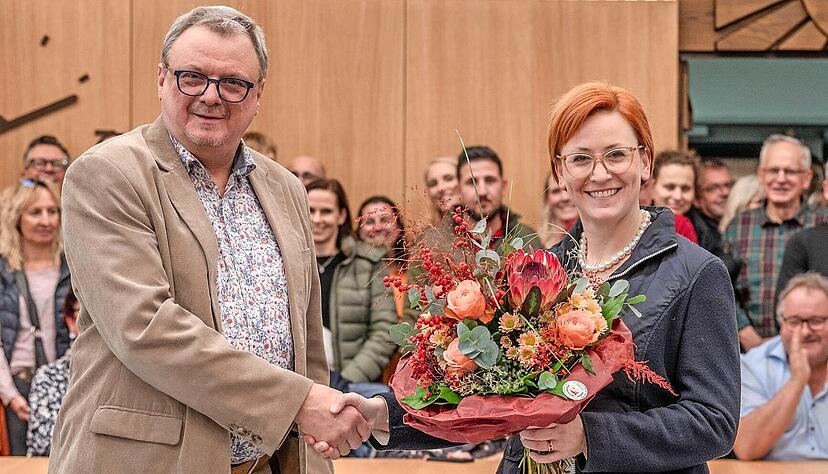 Der Amtsinhaber und seine Nachfolgerin: Am 19. November wird Birgit Hannemann gleich im ersten Wahlgang zur neuen Bürgermeisterin gewählt. Stefan Thoma geht zum Jahresende vorzeitig in den Ruhestand. Der Amtsinhaber und seine Nachfolgerin: Am 19. November wird Birgit Hannemann gleich im ersten Wahlgang zur neuen Bürgermeisterin gewählt. Stefan Thoma geht zum Jahresende vorzeitig in den Ruhestand.
