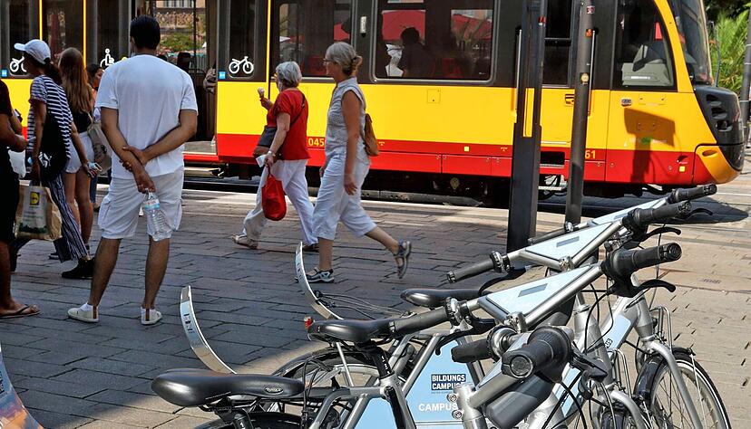 Leihräder des Campusrad-Projekts am Heilbronner Marktplatz: Sie sind Mitarbeitern und Studenten vorbehalten, ein System für alle fehlt.

Foto: Ralf Seidel