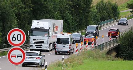 Seit Jahren gleicherweise Nadelöhr wie Ärgernis: Nun wurde der Kupferzeller Verwaltung mitgeteilt, dass der Abriss der Kupferbrücken beginnen soll.
Foto: Reichert