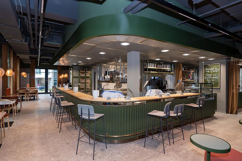 Das Restaurant Cäcilie steht für jedermann offen. Für Frühstück, Mittag- und Abendessen sorgen Mitarbeiter der Schwarz Restaurantbetriebe. Das Restaurant Cäcilie steht für jedermann offen. Für Frühstück, Mittag- und Abendessen sorgen Mitarbeiter der Schwarz Restaurantbetriebe.