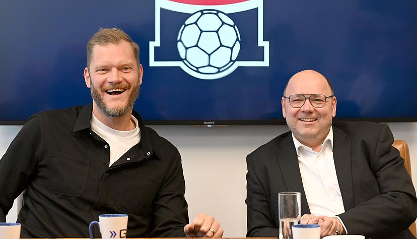 Sportdirektor Johannes Bitter (l) und Gesch&auml;ftsf&uuml;hrer Christian H&uuml;neburg tragen seit Oktober 2024 die Verantwortung beim HSV Hamburg.