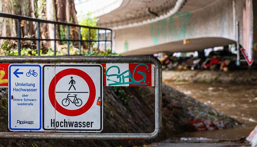 Durch kräftigen Regen und Tauwetter kann es am Wochenende zu einer erhöhten Hochwassergefahr besonders im Süden kommen (Archivbild).