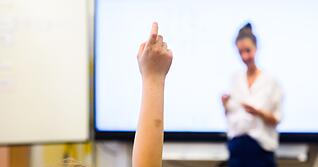 Fast die Hälfte aller öffentlichen Bildungsausgaben flossen 2024 an Schulen. (Symbolbild)