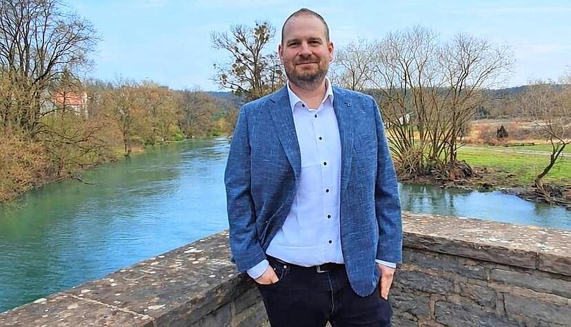 Kennt keinen anderen B&uuml;rgermeister als Roland Halter und m&ouml;chte jetzt dessen Nachfolge antreten: Jonas Egner kandiert f&uuml;r das Amt des Rathauschefs.