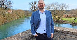 Kennt keinen anderen B&uuml;rgermeister als Roland Halter und m&ouml;chte jetzt dessen Nachfolge antreten: Jonas Egner kandiert f&uuml;r das Amt des Rathauschefs.