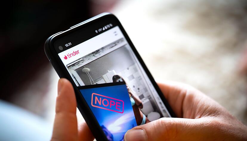 Das berühmte Swipen: die Dating-App Tinder auf einem Smartphone. (Archivbild) Das berühmte Swipen: die Dating-App Tinder auf einem Smartphone. (Archivbild)