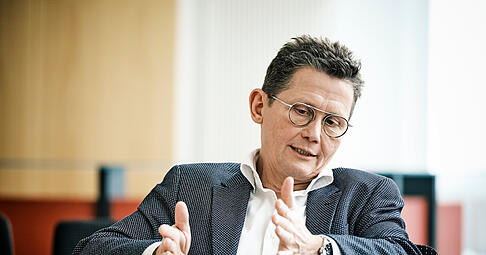 Vorstandsvorsitzender Mathias Hallmann zeigte bei der Vorstellung der Quartalszahlen, dass die Maßnahmen zur Kostenreduktion greifen.