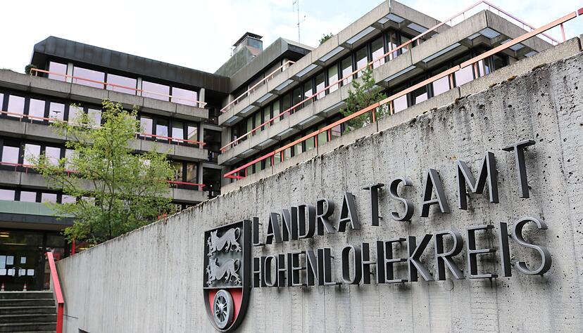 Der amtierende Landrat Matthias Neth wechselt zum Sparkassenverband - am 1. Mai 2024. Sein Posten im Landratsamt wird frei.