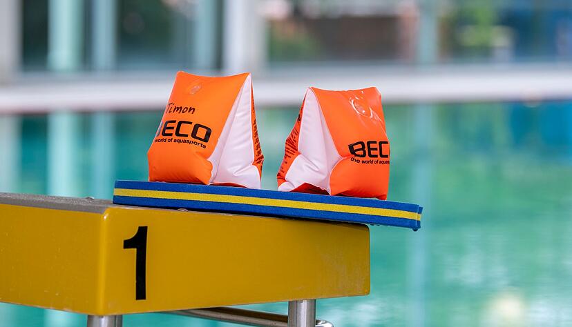 Wie geht es nach einem Urteil gegen zwei P&auml;dagoginnen mit dem Schwimmunterricht im S&uuml;dwesten weiter? (Symbolbild)