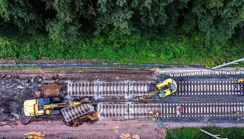 Die Bahn-Infrastruktur ist marode und bremst die Züge täglich vielerorts aus. Inzwischen wird reichlich gebaut - was der Pünktlichkeit im ersten Moment auch nicht zuträglich ist. (Archivbild) Die Bahn-Infrastruktur ist marode und bremst die Züge täglich vielerorts aus. Inzwischen wird reichlich gebaut - was der Pünktlichkeit im ersten Moment auch nicht zuträglich ist. (Archivbild)