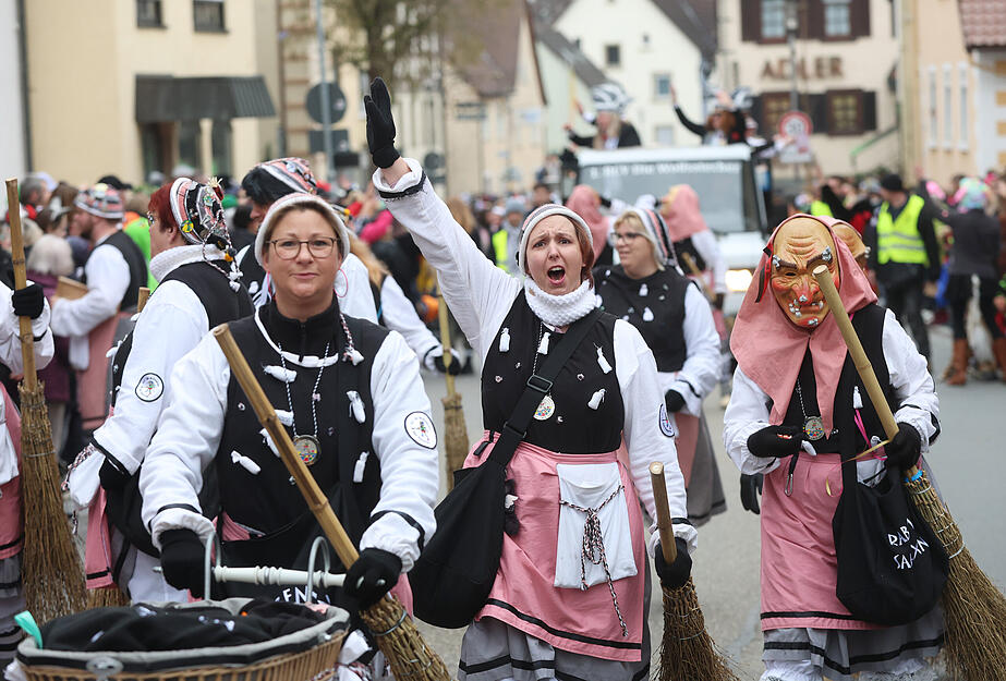Buntes Treiben in Bad Rappenau: So feiern Besucher und Einheimische den Faschingsumzug