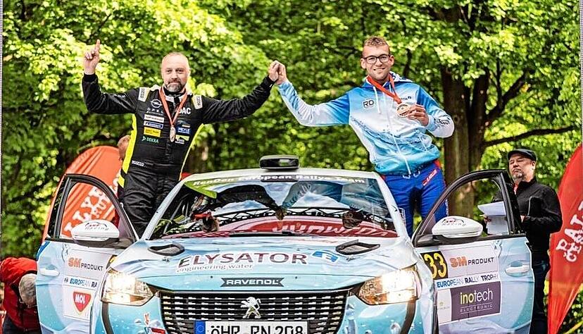 René Noller (rechts) und Co-Pilot Stephan Schneeweiß waren nach einer Leistungssteigerung am Samstag mit ihrem Rallye-Wochenende zufrieden.