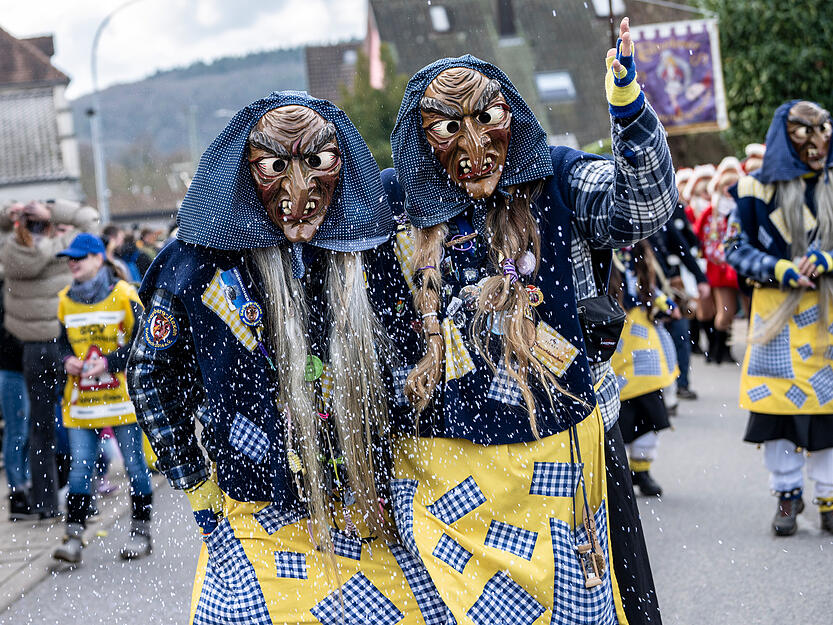Kultfiguren der schwäbisch-alemannischen Fastnacht: Die Fastnachtshexen.
