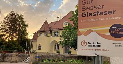 Da war die Vorvermarktung noch im vollen Gange: im Sommer letzten Jahres zierten zahlreiche Plakate der Deutschen Giganetz Ittlinger Straßen. Ziel waren 35 Prozent aller Haushalte. Am Ende wurden es knapp 38 Prozent.
Foto/Archiv: Kühl