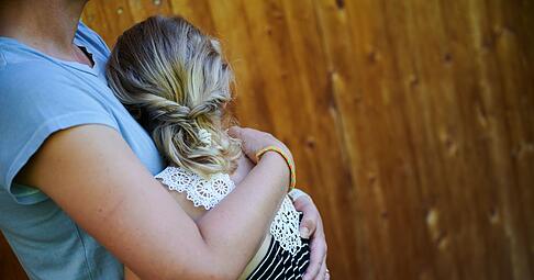 Wie Kinder Tod und Trauer miterleben, kann sie für Verlusterfahrungen stärken.