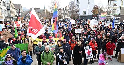 Laut Polizei gab es drei Gegenkundgebungen. Laut Polizei gab es drei Gegenkundgebungen.