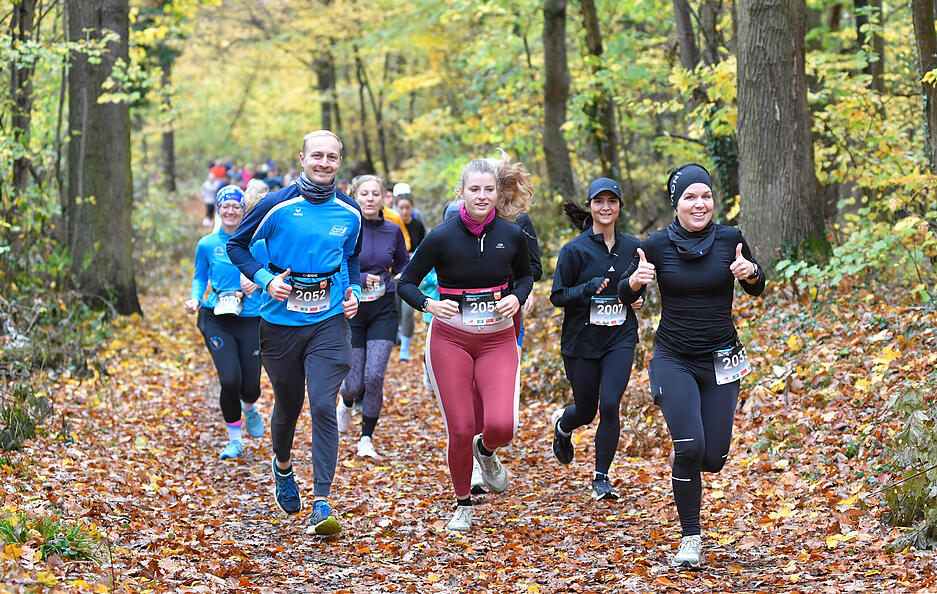Läufer starten motiviert in den Gaffenberglauf 2025 in Heilbronn. Läufer starten motiviert in den Gaffenberglauf 2025 in Heilbronn.