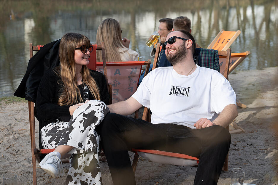 In Liegestühlen lässt sich die Frühlingssonne genießen. In Liegestühlen lässt sich die Frühlingssonne genießen.