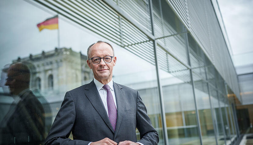 Friedrich Merz ist CDU-Vorsitzender und Kanzlerkandidat der Union. Mit einem Vorschlag im Interview mit der "Welt am Sonntag" löst er nun Empörung aus.