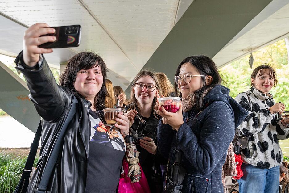 Tiktok- und Instagram-Trend "Pudding mit der Gabel essen" in Heilbronn.