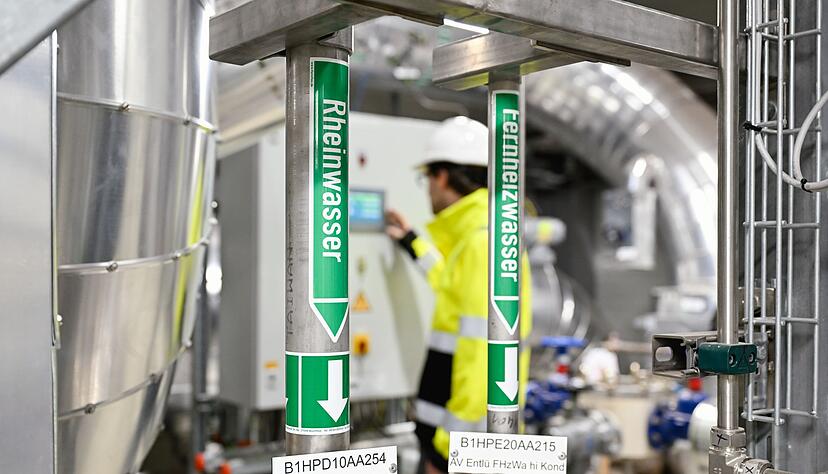 Aus dem Wasser des Rhein wird in Mannheim W&auml;rme gezogen.