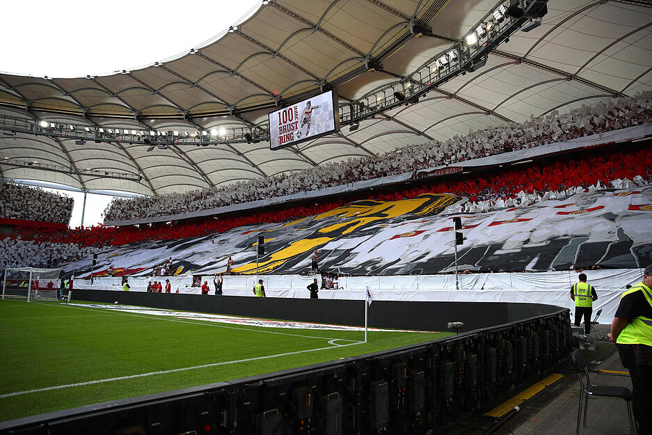 Die Choreo der VfB-Fans zog sich durch die ganze MHP-Arena.