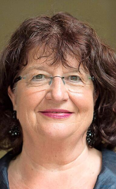 Bärbl Mielich krönt ihre Karriere spät als Staatssekretärin im Sozialministerium. Die 63-jährige hat sich einen Ruf als Fachfrau erarbeitet und war zuletzt Vorsitzende des Sozialausschusses im Landtag. Sie gehört zum linken Flügel der Grünen. Die studierte Sozialpädagogin stammt aus Wuppertal, lebt aber nahe Freiburg. Bärbl Mielich krönt ihre Karriere spät als Staatssekretärin im Sozialministerium. Die 63-jährige hat sich einen Ruf als Fachfrau erarbeitet und war zuletzt Vorsitzende des Sozialausschusses im Landtag. Sie gehört zum linken Flügel der Grünen. Die studierte Sozialpädagogin stammt aus Wuppertal, lebt aber nahe Freiburg.