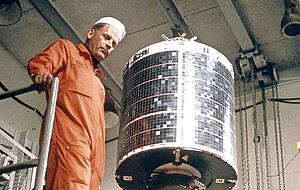 Der erste deutsche Forschungssatellit mit dem Namen Azur oder GRS A (German Research Satellite) wurde mit Solarzellen aus Heilbronn bestückt.
Fotos: DLR, NASA Der erste deutsche Forschungssatellit mit dem Namen Azur oder GRS A (German Research Satellite) wurde mit Solarzellen aus Heilbronn bestückt.
Fotos: DLR, NASA