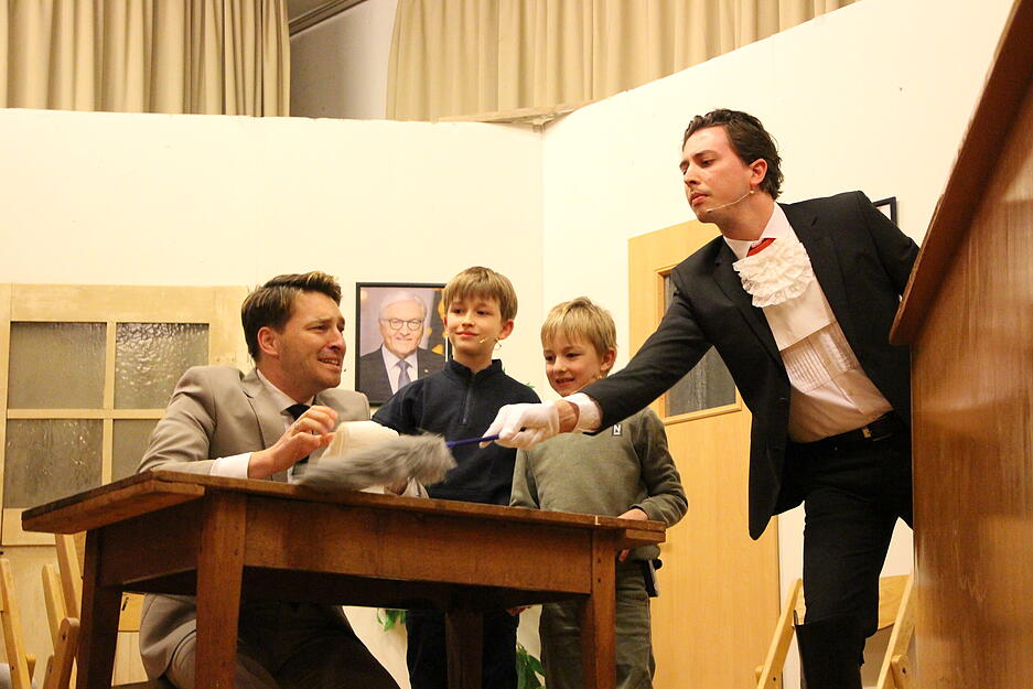 Die Darsteller sorgen mit Comedy und Selbstironie f&uuml;r beste Unterhaltung.