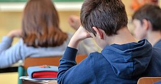Kommenden Montag startet das neue Schuljahr. Zuvor wurden die neuen Lehrer vereidigt. Noch bis Ende Oktober können die Schulämter Verträge schließen.
