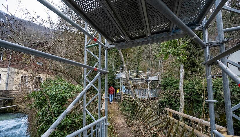 Die Br&uuml;cken haben laut Stadt rund 40.000 Euro gekostet.