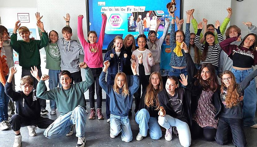 Heute auf Kika: Ob die Klasse des Theodor-Heuss-Gymnasiums Grund zum Jubeln hat, ist ab 19.30 Uhr in der Sendung "Die beste Klasse Deutschlands" zu sehen.
Foto: Ute Plückthun Heute auf Kika: Ob die Klasse des Theodor-Heuss-Gymnasiums Grund zum Jubeln hat, ist ab 19.30 Uhr in der Sendung "Die beste Klasse Deutschlands" zu sehen.
Foto: Ute Plückthun