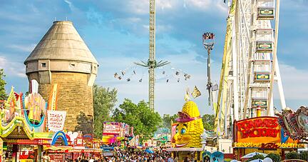 Trotz einiger Wolken an diesem Samstag am Himmel fällt die Volksfestbilanz in dieser Jahr wieder positiv aus. Vor allem Fahrgeschäfte liefen gut.
Foto: Lina Bihr Trotz einiger Wolken an diesem Samstag am Himmel fällt die Volksfestbilanz in dieser Jahr wieder positiv aus. Vor allem Fahrgeschäfte liefen gut.
Foto: Lina Bihr