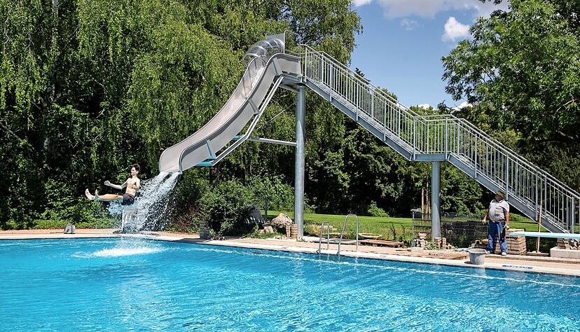 Erst im letzten Sommer wurde im Freibad Gesundbrunnen eine neue Rutsche eingeweiht. Dieses Jahr wird es dort wohl keinen Badespaß geben.
Foto: Andreas Veigel Erst im letzten Sommer wurde im Freibad Gesundbrunnen eine neue Rutsche eingeweiht. Dieses Jahr wird es dort wohl keinen Badespaß geben.
Foto: Andreas Veigel