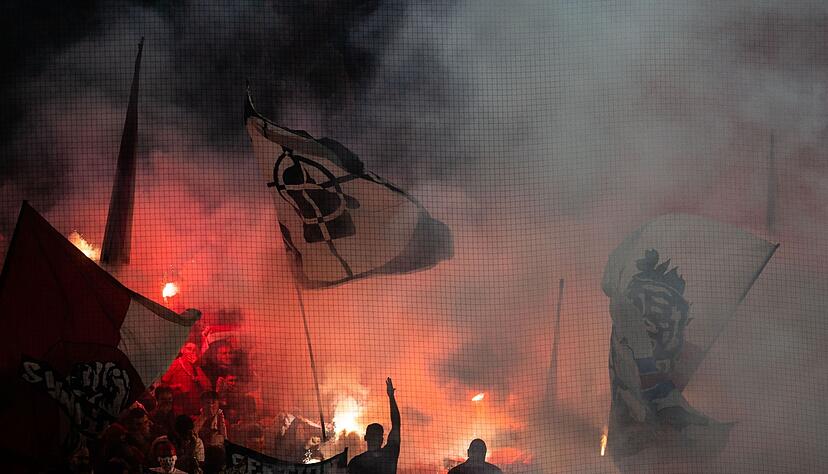 K&ouml;lner Fans hatten im Dortmunder Stadion Pyrotechnik gez&uuml;ndet.