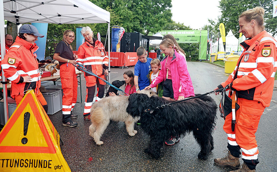 Auch die Rettungshundestaffel Unterland war vor Ort. Auch die Rettungshundestaffel Unterland war vor Ort.
