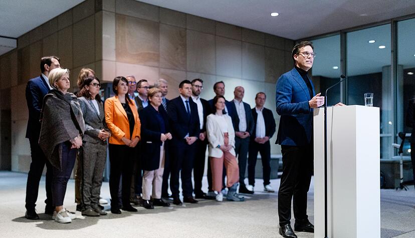 Steht hinter ihm: Hagels Verhandlungsteam f&uuml;r Sondierungen mit den Gr&uuml;nen.