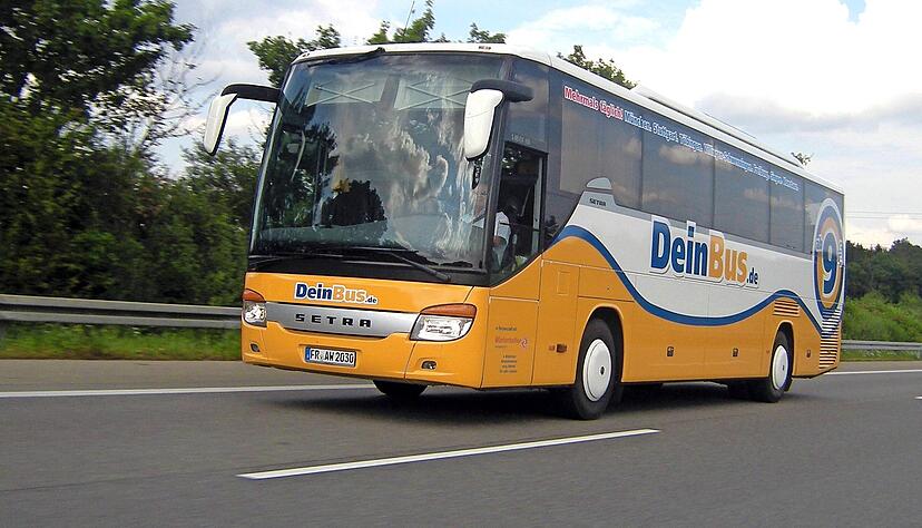 Die Fernbusse von Deinbus fahren schon seit Ende 2017 nicht mehr. Nun ist auch der Nahverkehrsbetrieb infolge der Insolvenz der Calwer Rexer-Gruppe in Schwierigkeiten geraten.
Foto: Archiv/dpa