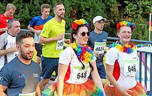 Ein sportlicher Dress mit Augenzwinkern gehört bei Läufen dieser Größenordnung längst dazu.
Foto: Ralf Seidel Ein sportlicher Dress mit Augenzwinkern gehört bei Läufen dieser Größenordnung längst dazu.
Foto: Ralf Seidel