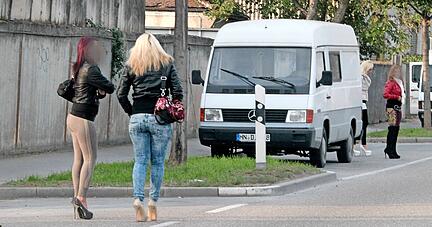 Das Geschäft in der Hafenstraße in Heilbronn teilen sich zwei bulgarische Gruppierungen. Zuletzt trugen sie Konflikte mit massiver Gewalt aus.
Foto: Archiv / Sawatzki Das Geschäft in der Hafenstraße in Heilbronn teilen sich zwei bulgarische Gruppierungen. Zuletzt trugen sie Konflikte mit massiver Gewalt aus.
Foto: Archiv / Sawatzki
