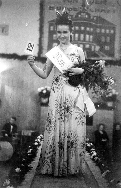 Erster Presseball in der Wartberg-Gastst&auml;tte in Heilbronn 1948. H&ouml;hepunkt ist die Wahl von Emmy Stengel aus Ellhofen zur "Miss Unterland".