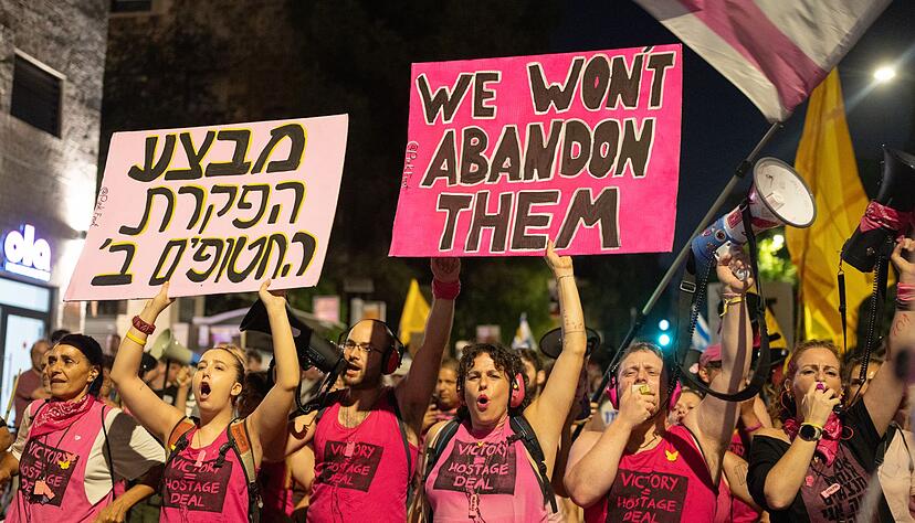 Angeh&ouml;rige der Geiseln f&uuml;rchten bei einer Einnahme der Stadt Gaza um das Leben der Verschleppten.