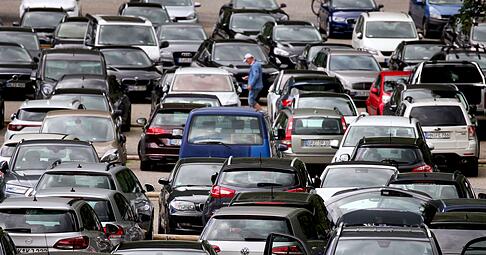 Neue Typklassen für Millionen Autos: Rund 5,9 Millionen Halter müssen mit höheren Einstufungen rechnen. Neue Typklassen für Millionen Autos: Rund 5,9 Millionen Halter müssen mit höheren Einstufungen rechnen.