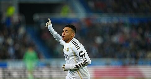 Kylian Mbapp&eacute; trifft zur F&uuml;hrung von Real Madrid.