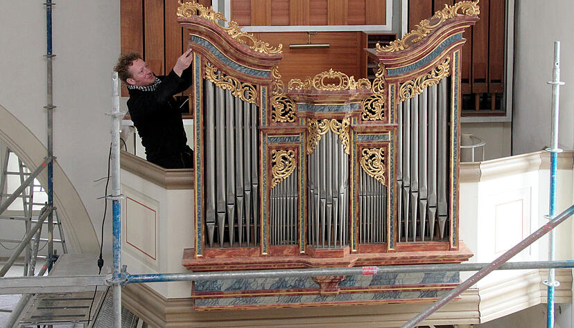 Auch die Orgel in der Horkheimer Georgskirche stammt von der Orgelbauerfamilie Schmahl. Teile sind noch erhalten. 2012 wurde das wertvolle Instrument saniert. Auch die Orgel in der Horkheimer Georgskirche stammt von der Orgelbauerfamilie Schmahl. Teile sind noch erhalten. 2012 wurde das wertvolle Instrument saniert.